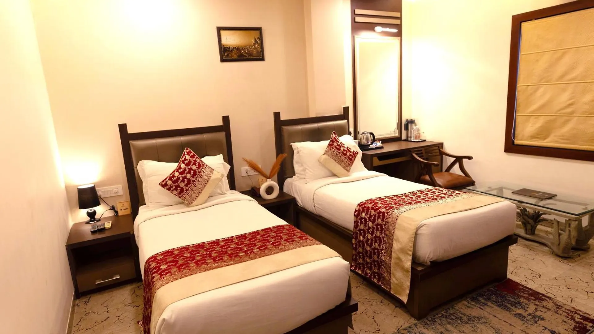 ***  New Hotel Broadway Varanasi India
