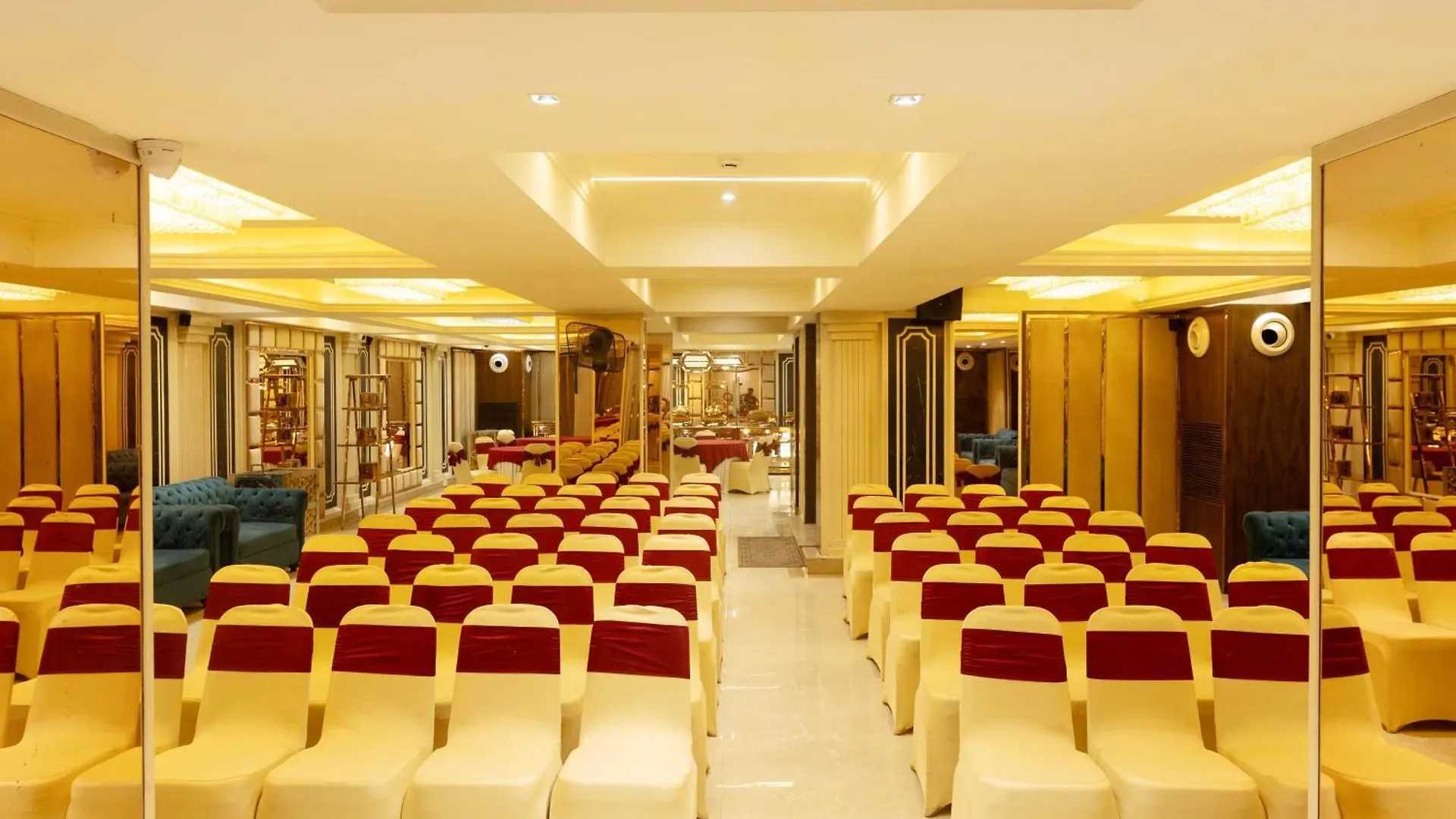 New Hotel Broadway Varanasi 3*,  India